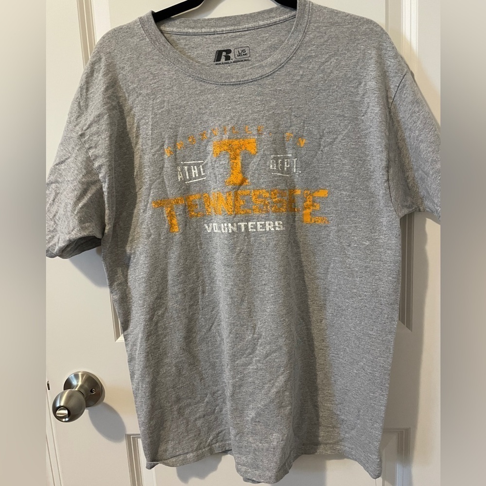 Size Large. Tennessee short sleeve t-shirt. Gray